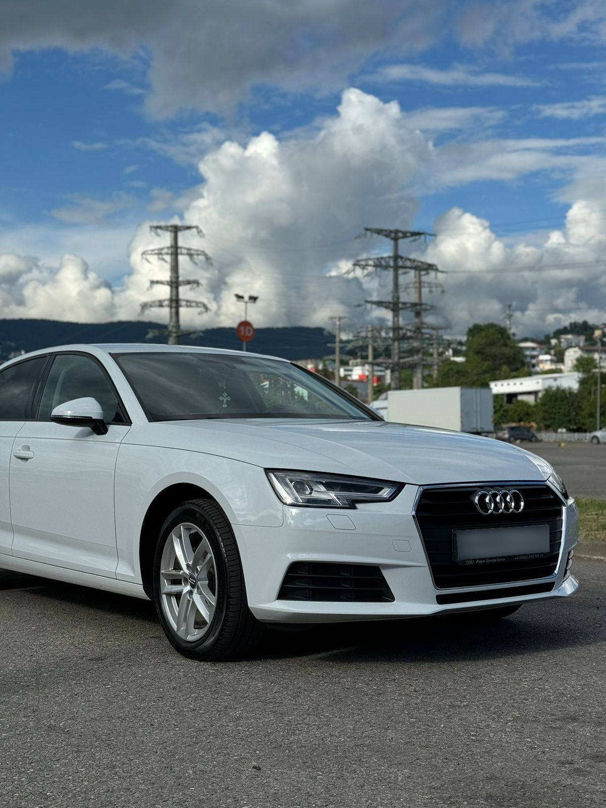 Купить Audi A4 V (B9) седан, 2018 года, цвет: Белый, за 2500000 руб. в  Санкт-Петербурге